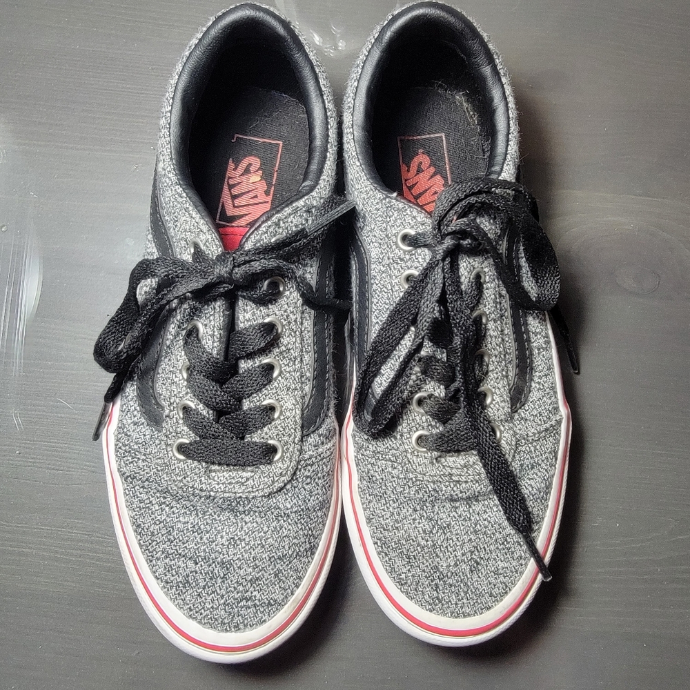 Vans Ward Textile Skate Shoes Youth Size 2 Black Gray White Red
